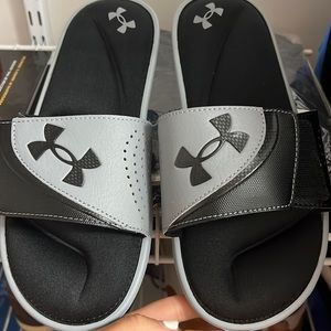Under Armour slides size 7